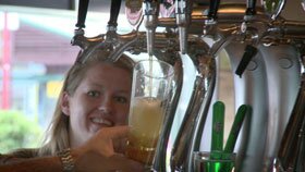 pouring-heineken